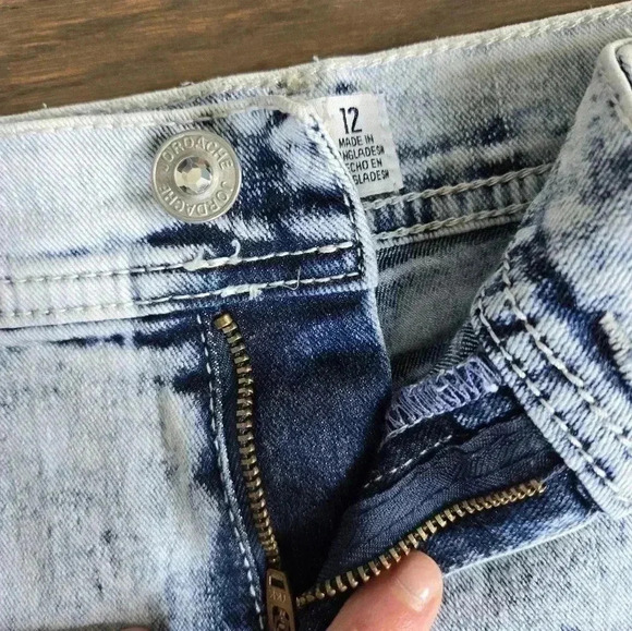 Jordache Girls Embroidered Stars Blue Denim Jean Shorts Size 12 Raw Hem - Picture 2 of 10